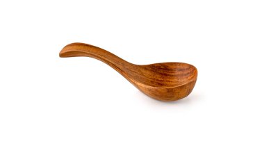 Tahta kaşık beyaz arkaplanda izole edildi