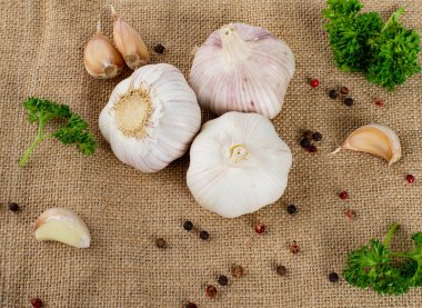 Sarımsak soslu sarımsak soğanı.