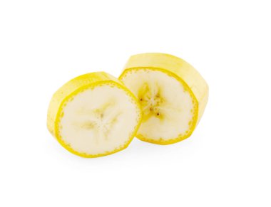 Beyaz arkaplanda izole edilmiş muz dilimi. 