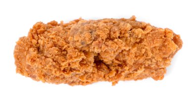 Kızarmış tavuk beyaz arka planda izole edilmiş