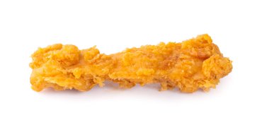 Beyaz arka planda izole edilmiş tavuk kanatları