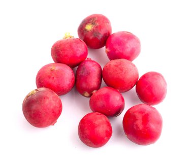 Beyaz arkaplanda küçük bahçe turpu