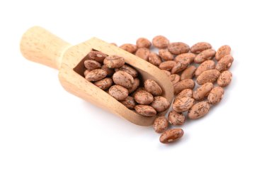 pinto fasulyeleri beyaz arkaplanda izole