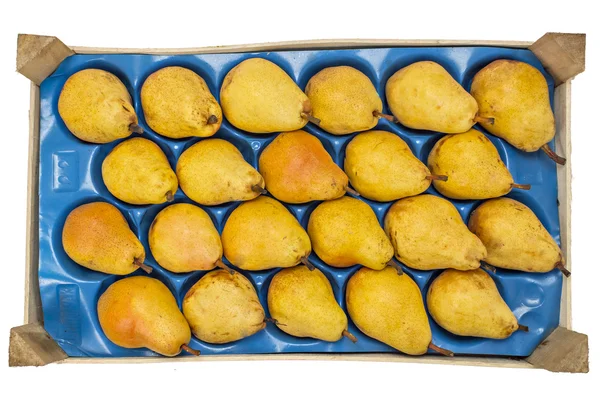 Peras maduras jugosas en una caja de madera — Foto de Stock