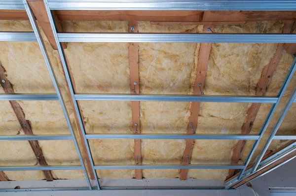 Construction of ceiling insulation — Stock Photo, Image