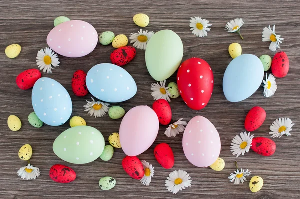 Huevos de Pascua de diferente color — Foto de Stock