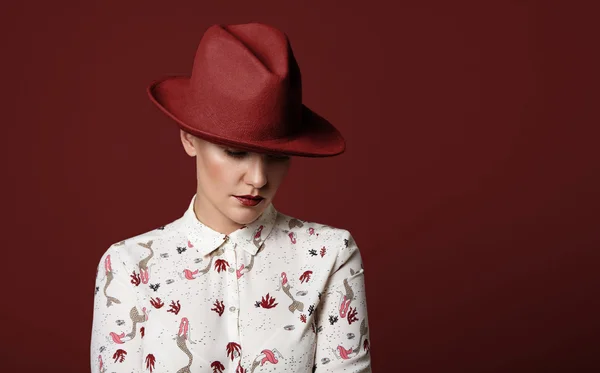 Woman wearing hat — Stock Photo, Image