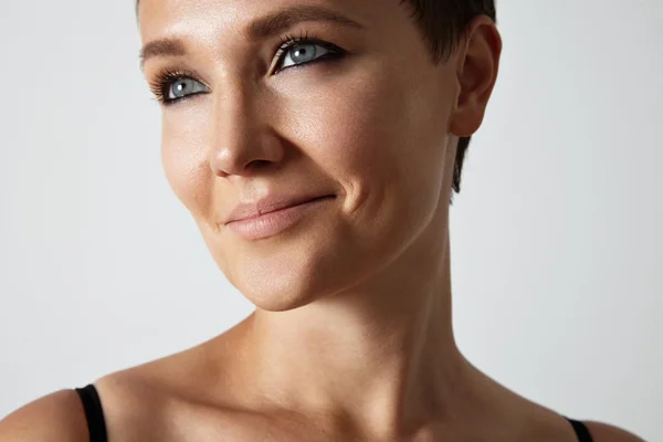 Woman with blue eyes and black smokey — Stock Photo, Image