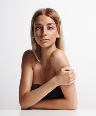 Güzel Sarışın Kadın