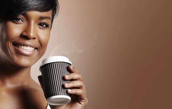 Frau mit Kaffee — Stockfoto