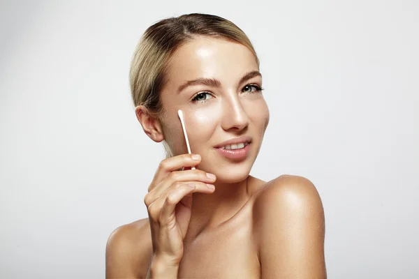 Woman with cotton swab — Stock Photo, Image