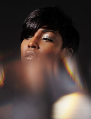 Metalik göz farı kadınla