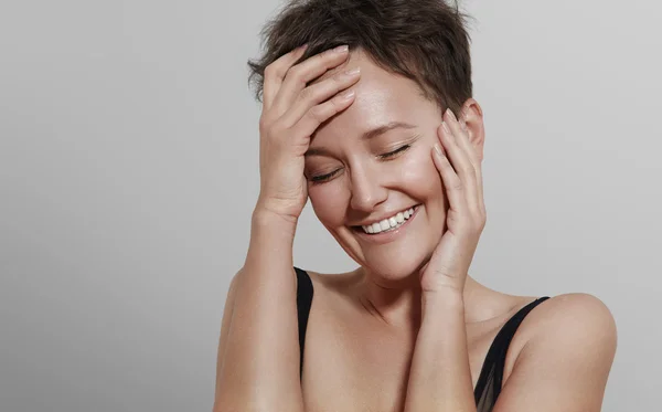 Mulher brilhante feliz — Fotografia de Stock