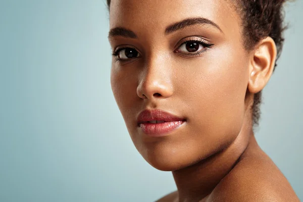 Black woman with ideal skin — Stock Photo, Image