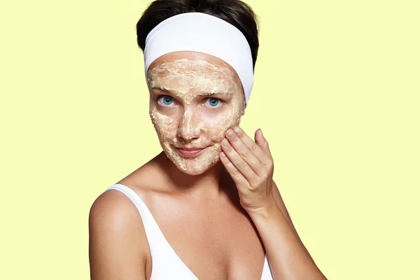 Woman with homemade facial mask — Stock Photo, Image