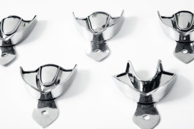 Metal izlenim tepsiler
