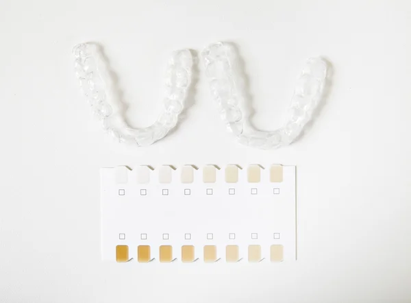 Whitening trays and palette for tooth color — Stock Photo, Image