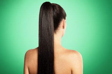 kadın ile at kuyruğu