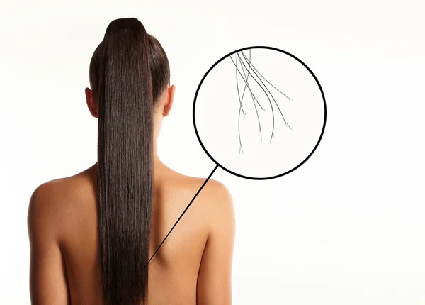 Mulher com pontas duplas no cabelo — Fotografia de Stock