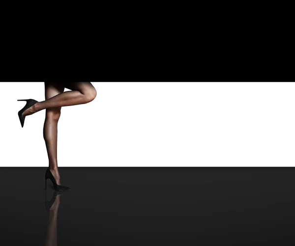Pernas femininas negras — Fotografia de Stock