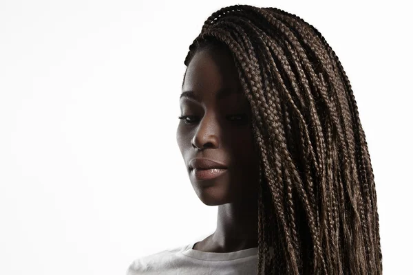 Mujer negra con trenzas — Foto de Stock