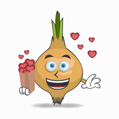 Soğan maskotu karakteri bir aşk simgesi tutuyor.