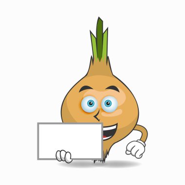 Beyaz bir karatahta tutan soğan maskotu karakteri.