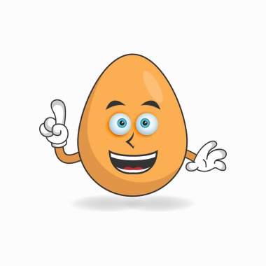 Gülümseyen yüzlü yumurta maskotu karakteri.