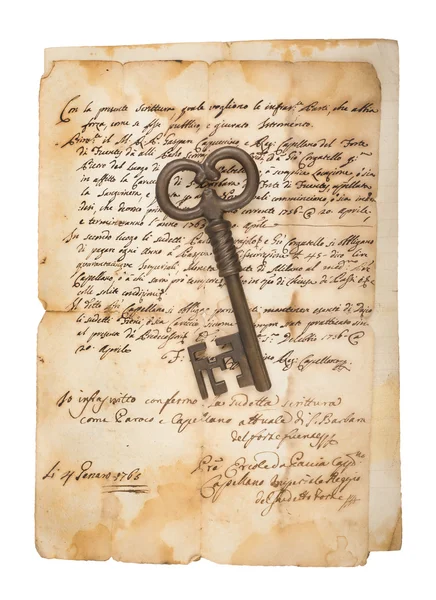 Oude sleutel op brief — Stockfoto