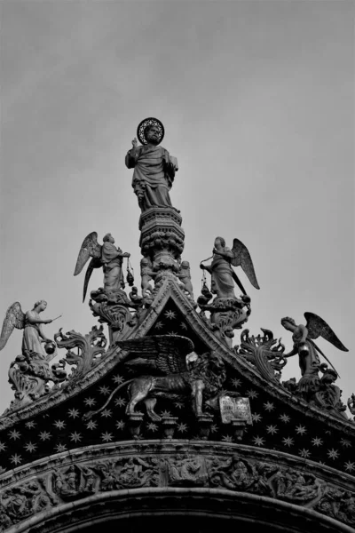 Veneza Itália Dezembro 2018 Evocativa Imagem Preto Branco Leão Basílica — Fotografia de Stock