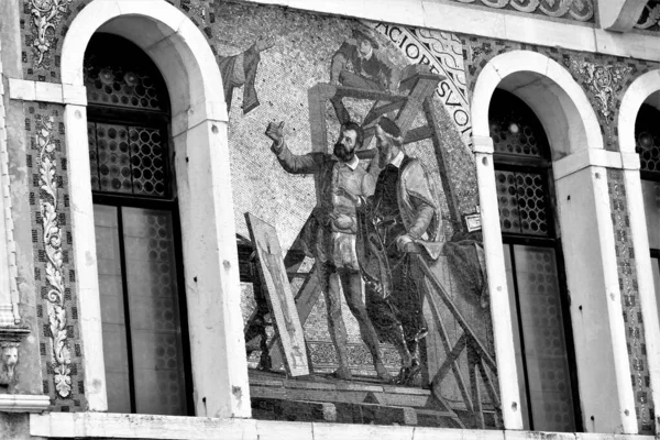 Venedig Italien Dezember 2018 Stimmungsvolles Schwarz Weiß Mosaikbild Der Fassade — Stockfoto