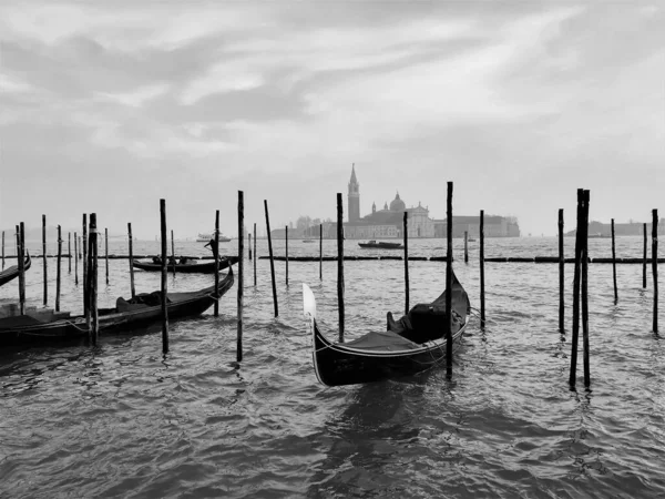 Venedig Italien December 2018 Suggestiva Bild Gondol Förtöjd Med San — Stockfoto