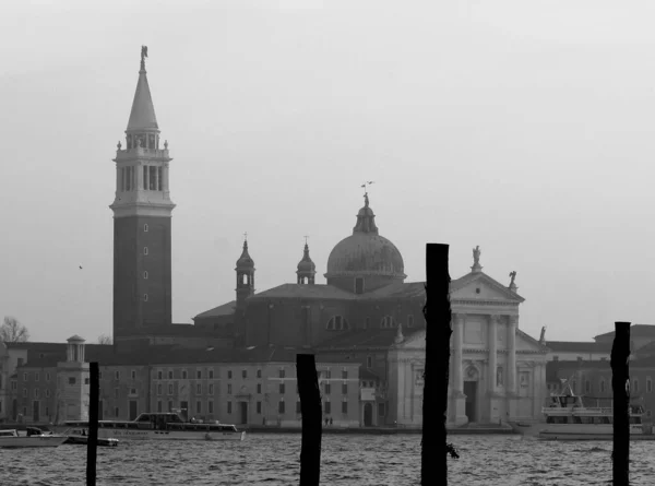Venedig Italien December 2018 Suggestiv Svartvitt Bild San Giorgio Bakgrunden — Stockfoto