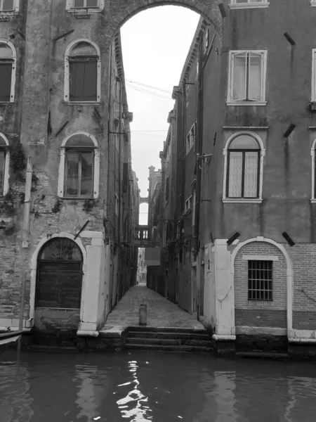 Venecia Italia Enero 2020 Evocadora Imagen Blanco Negro Una Típica —  Fotos de Stock