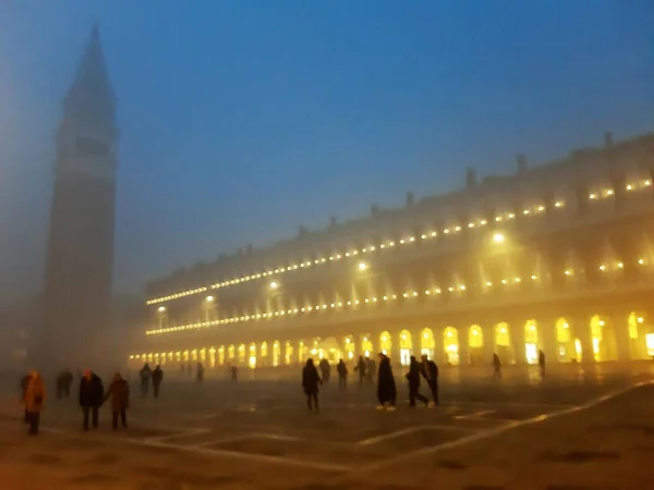 Benátky Itálie Ledna 2020 Evokativní Obraz Piazza San Marco Mlhou — Stock fotografie