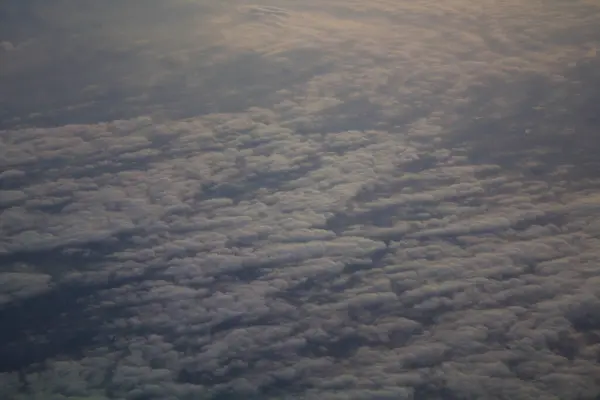 Espetacular Pôr Sol Visto Avião Com Nuvens Primeiro Plano Distância — Fotografia de Stock