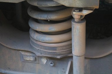 Milan, İtalya - 10 Ağustos 2020 Merkez Tren İstasyonu: Yastık sisteminin ilginç bir görüntüsü