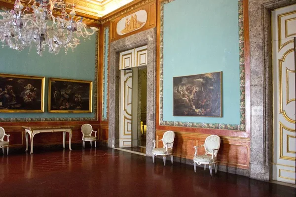 カゼルタ王宮 イタリア 2020年6月27日 ナポリのブルボン王のチャールズによって委託された歴史的な王宮 宮殿の室内 — ストック写真