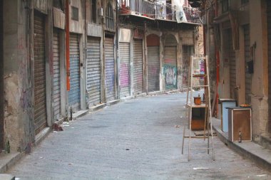 İtalya 'da Palermo' nun tarihi merkezindeki binaların ve sokakların canlandırıcı görüntüsü 