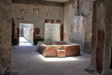 Pompeii, İtalya, 26 Haziran 2020 'de antik Roma şehrinde bir evin içinde MS 79' da Vesuvius volkanının patlamasından sonra yapılan kazılar sonucunda bulundu..