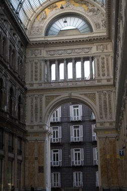 Napoli, İtalya, 26 Haziran 2020 Galleria Umberto I, Galeri kemerinin anımsatıcı görüntüsü