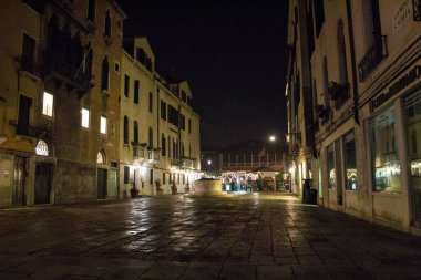 Venedik, İtalya, 28 Ocak 2020 gece Campo Santa Sofia 'nın anımsatıcı görüntüsü