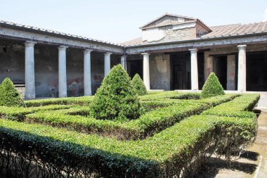 Pompeii, İtalya, 26 Haziran 2020 Antik Roma evlerinin iç bahçesinin anımsatıcı görüntüsü
