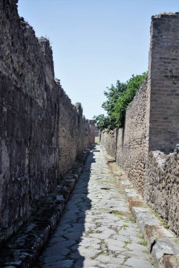 Pompeii, İtalya, 26 Haziran 2020 Roma şehrinin ana caddelerinden biri MS 79 'da Vesuvius volkanının patlamasından sonra yapılan kazılardan sonra bulundu..