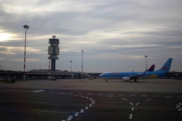 2020 Aeropuerto Milán Malpensa Aerolínea Neos Vuelo Italia Avión Detenido — Foto de Stock