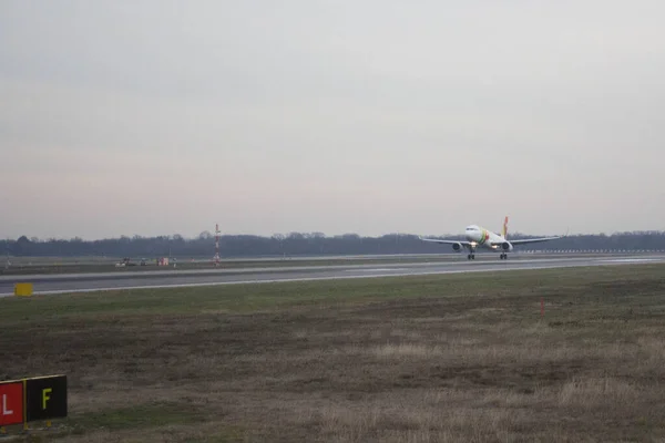 Luchthaven Milaan Malpensa Start Landingsbaan Vanaf Het Vliegtuig — Stockfoto