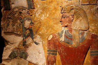 Müze adasındaki 2018.06.11 Berlin Yeni Müzesi, başlangıçta Mısır 'da Nefertiti' nin Baskını gibi olağanüstü değerli parçaların bulunduğu bir koleksiyona ev sahipliği yapmaktadır.