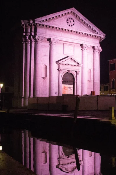 Venecia Italia Enero 2020 Imagen Blanca Evocadora Fachada Una Iglesia —  Fotos de Stock