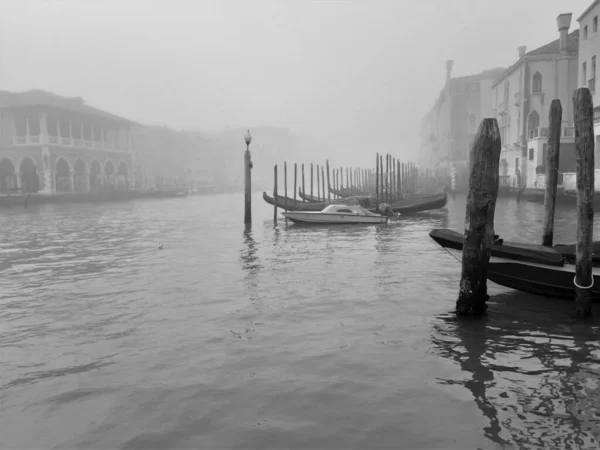 Венеция Италия Января 2020 Черно Белый Образ Большого Канала Туманный — стоковое фото