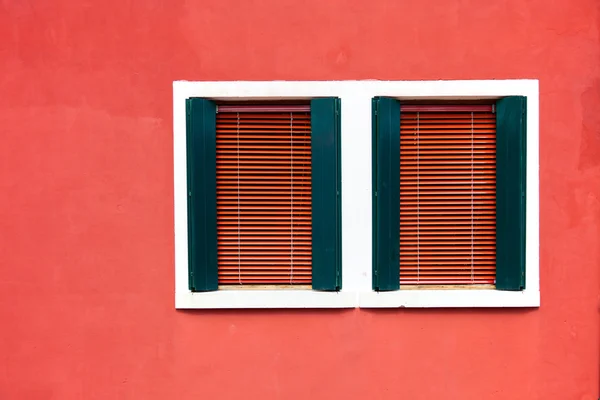 Duas janelas — Fotografia de Stock